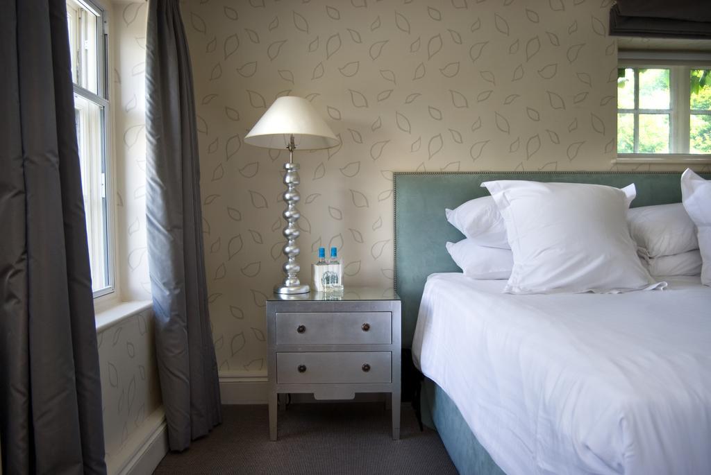 Hotel The Old Bridge Huntingdon Habitación foto